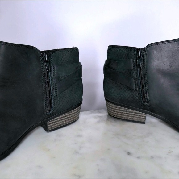 Clarks Collection Wmns Black Ankle Moto Strappy Boots Size 7.5 US Comfort Low - Picture 8 of 8